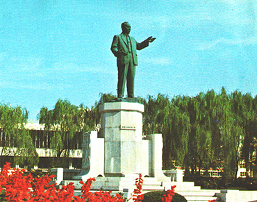 유석창 박사 동상(1976)